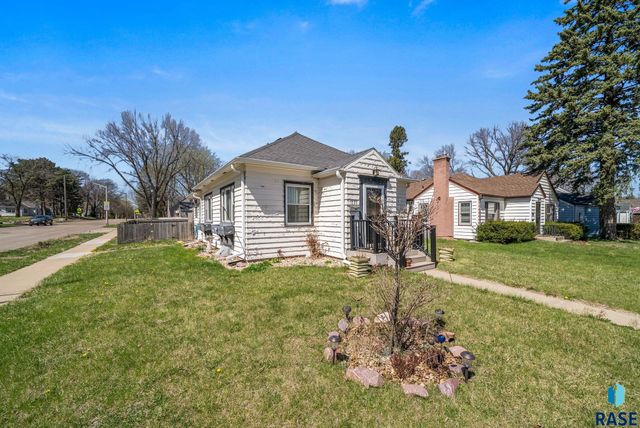 1737 S 7th Ave Avenue, Sioux Falls, SD 57105
