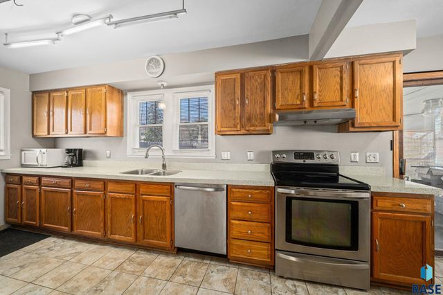 1737 S 7th Ave Avenue, Sioux Falls, SD 57105
