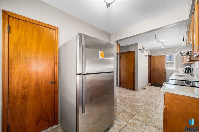 1737 S 7th Ave Avenue, Sioux Falls, SD 57105