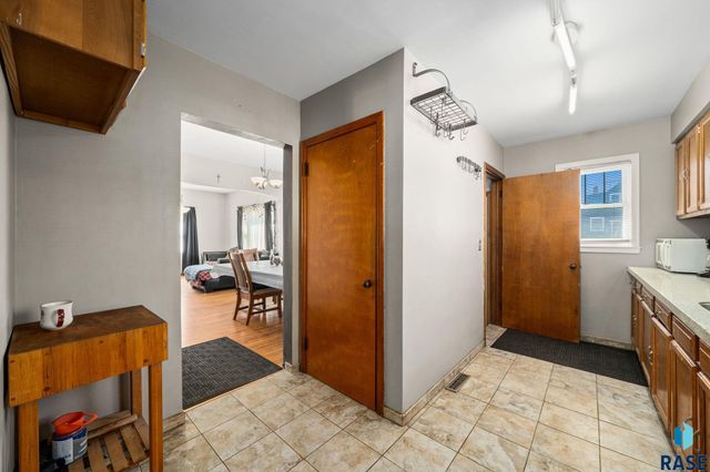 1737 S 7th Ave Avenue, Sioux Falls, SD 57105