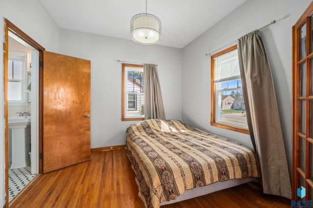 1737 S 7th Ave Avenue, Sioux Falls, SD 57105