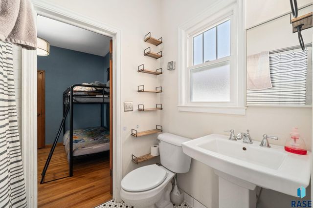 1737 S 7th Ave Avenue, Sioux Falls, SD 57105