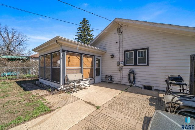 1737 S 7th Ave Avenue, Sioux Falls, SD 57105