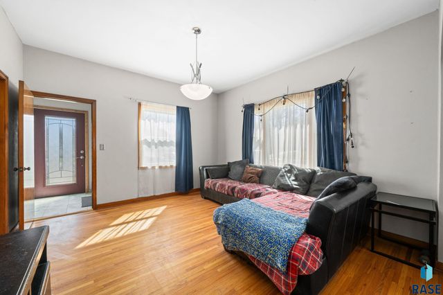 1737 S 7th Ave Avenue, Sioux Falls, SD 57105