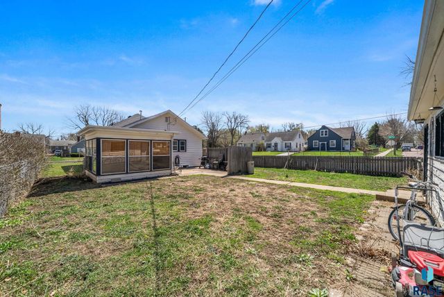 1737 S 7th Ave Avenue, Sioux Falls, SD 57105