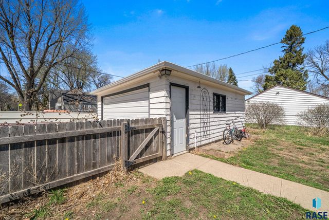 1737 S 7th Ave Avenue, Sioux Falls, SD 57105