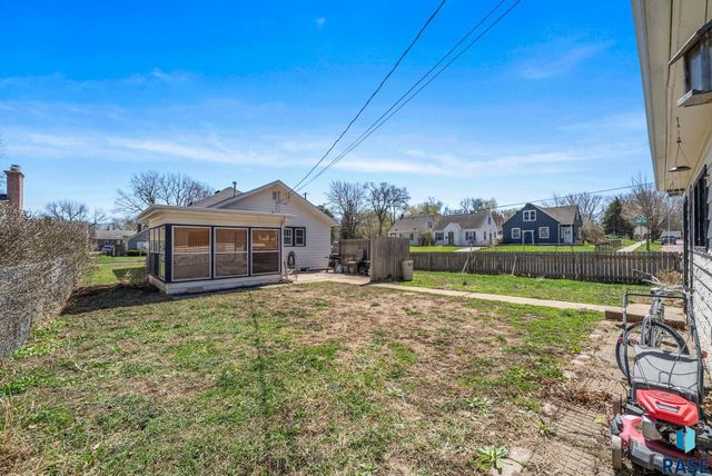 1737 S 7th Ave Avenue, Sioux Falls, SD 57105