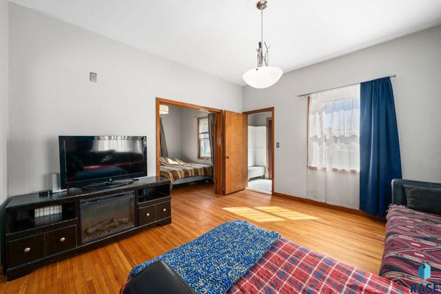 1737 S 7th Ave Avenue, Sioux Falls, SD 57105