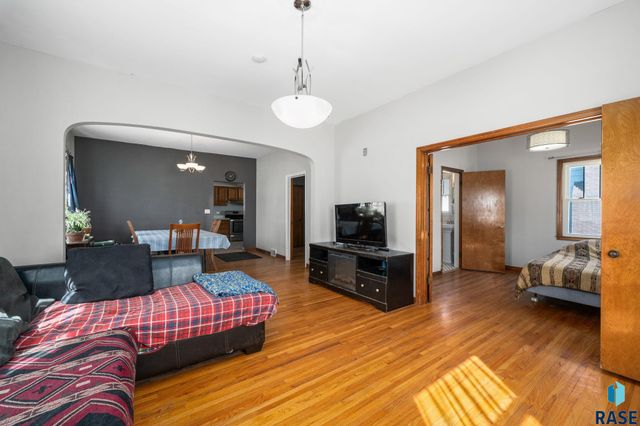 1737 S 7th Ave Avenue, Sioux Falls, SD 57105