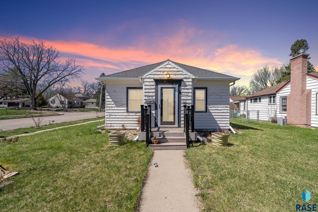1737 S 7th Ave Avenue, Sioux Falls, SD 57105