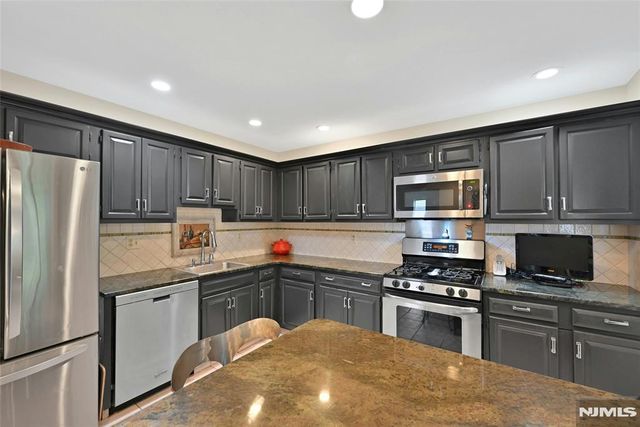 211 Yorktowne Court 211F, Twp Of Washington, NJ 07676