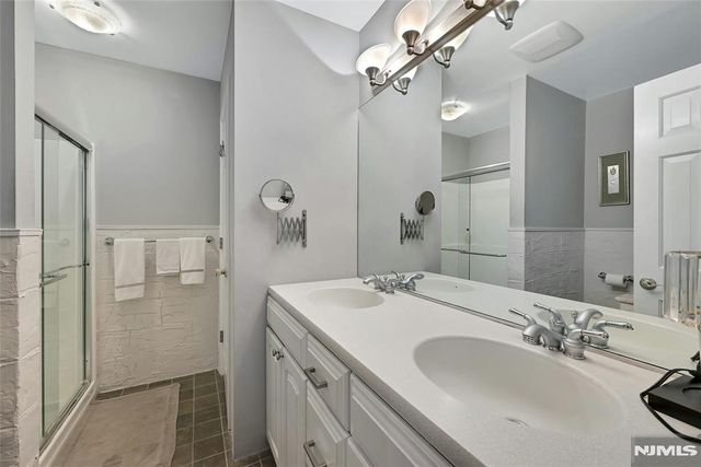 211 Yorktowne Court 211F, Twp Of Washington, NJ 07676