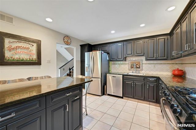 211 Yorktowne Court 211F, Twp Of Washington, NJ 07676