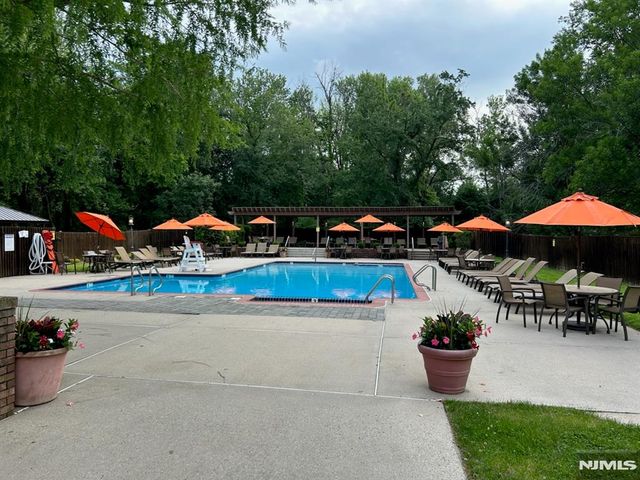 211 Yorktowne Court 211F, Twp Of Washington, NJ 07676