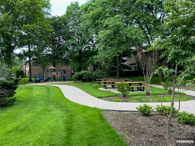 211 Yorktowne Court 211F, Twp Of Washington, NJ 07676
