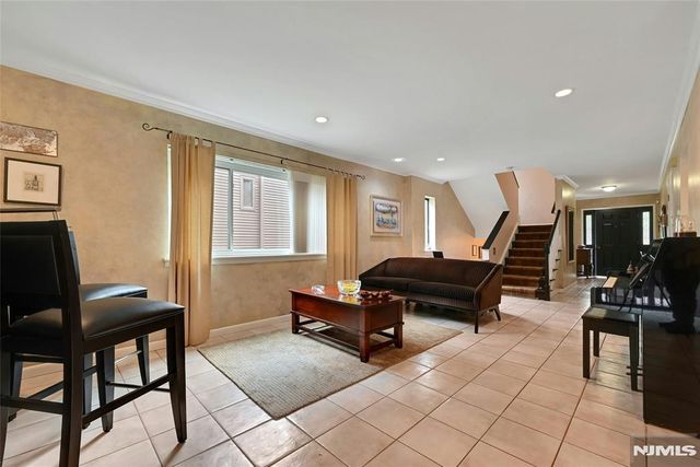 211 Yorktowne Court 211F, Twp Of Washington, NJ 07676