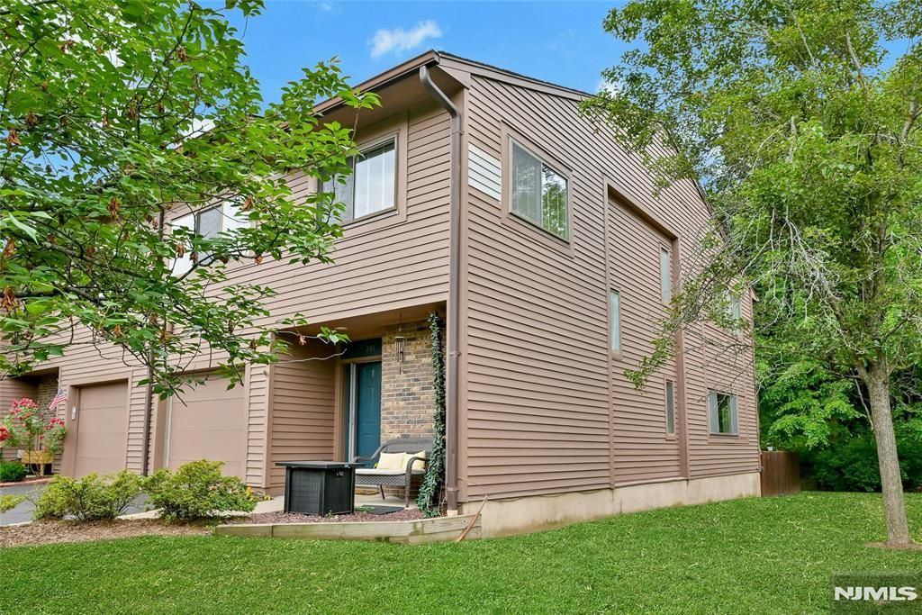 211 Yorktowne Court 211F, Twp Of Washington, NJ 07676