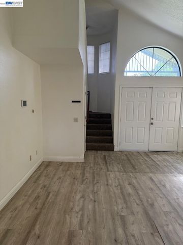 2113 Pyrenees Ave, Stockton, CA 95210