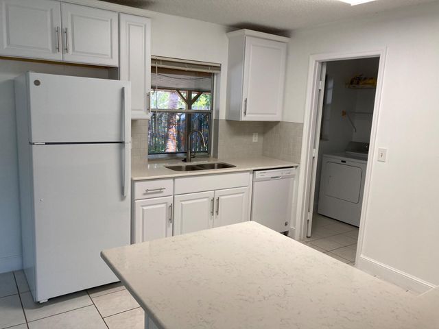 9627 SE Crest Court, Hobe Sound, FL 33455