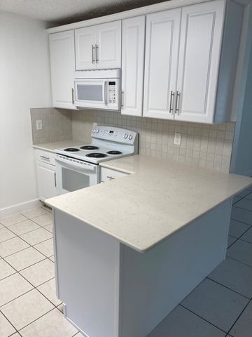 9627 SE Crest Court, Hobe Sound, FL 33455