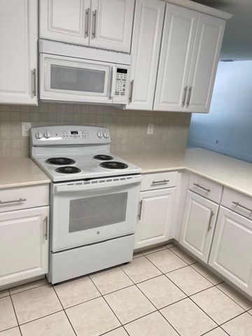 9627 SE Crest Court, Hobe Sound, FL 33455