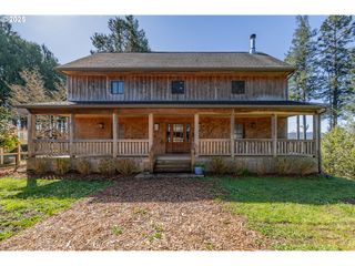 593 W 4TH St, Coquille, OR 97423