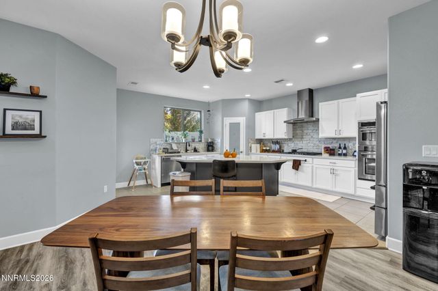 607 Riverbed Circle, Reno, NV 89521