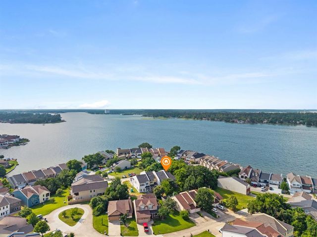 121 Capetown Lane, Conroe, TX 77356