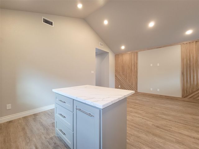 216 W Live Oak Street, Angleton, TX 77515