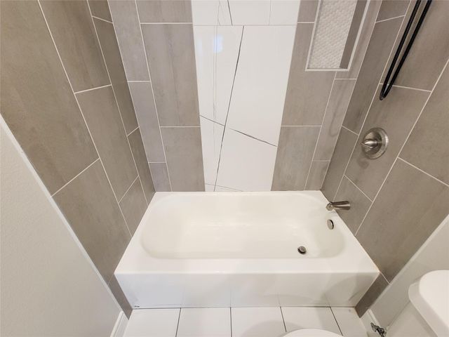 216 W Live Oak Street, Angleton, TX 77515