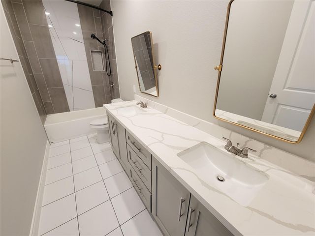 216 W Live Oak Street, Angleton, TX 77515