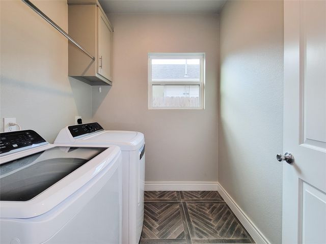 216 W Live Oak Street, Angleton, TX 77515