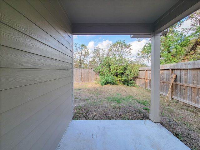 216 W Live Oak Street, Angleton, TX 77515