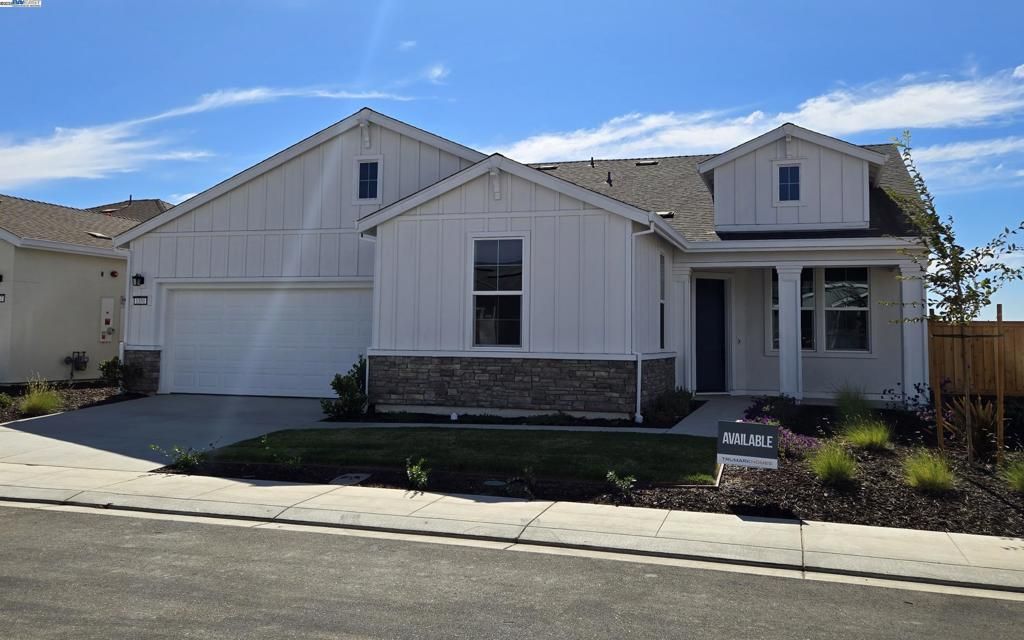1351 Crescent Avenue, Manteca, CA 95336