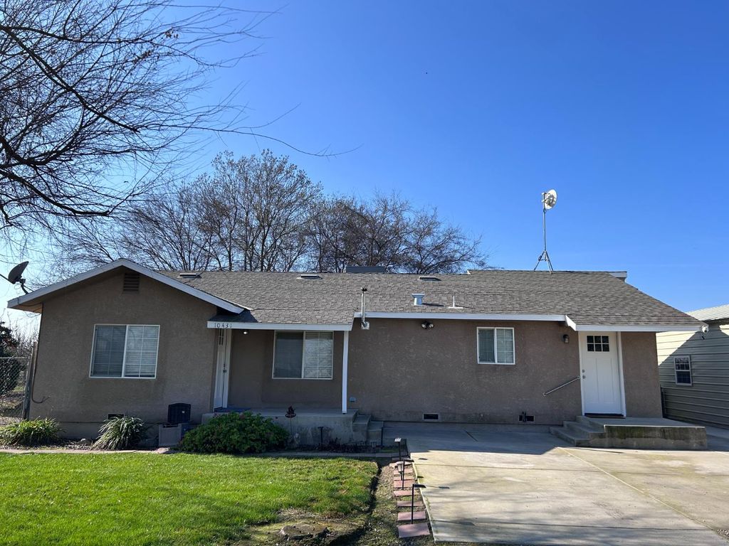 Image 1 of property listing at 10431 S Bethel Avenue, Selma, CA 93662