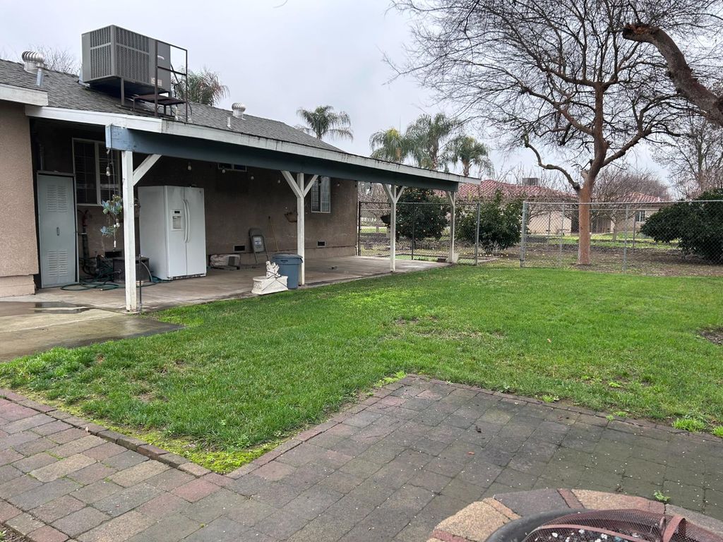 Image 11 of property listing at 10431 S Bethel Avenue, Selma, CA 93662