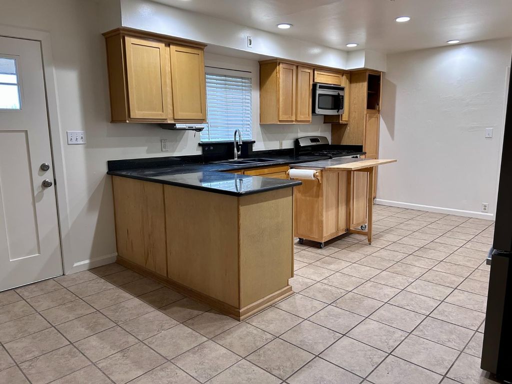 Image 4 of property listing at 10431 S Bethel Avenue, Selma, CA 93662