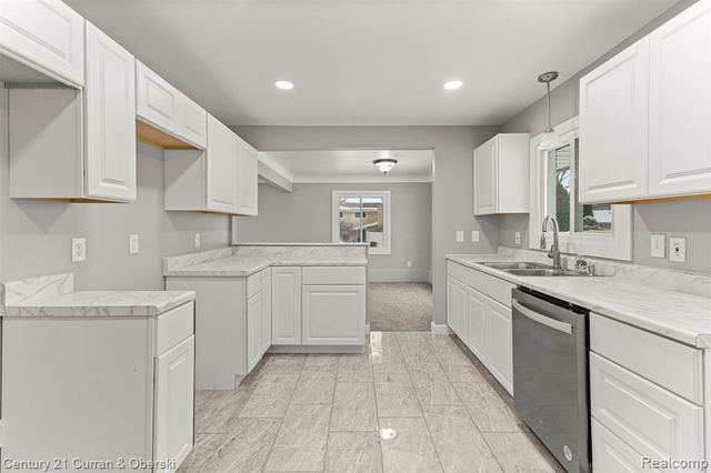 30631 Bayview Drive, Gibraltar, MI 48173