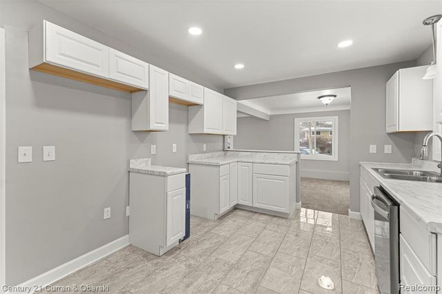 30631 Bayview Drive, Gibraltar, MI 48173