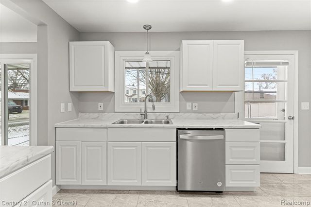 30631 Bayview Drive, Gibraltar, MI 48173