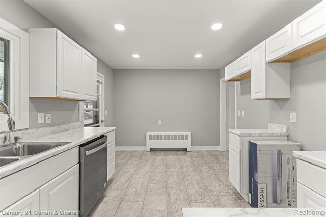 30631 Bayview Drive, Gibraltar, MI 48173