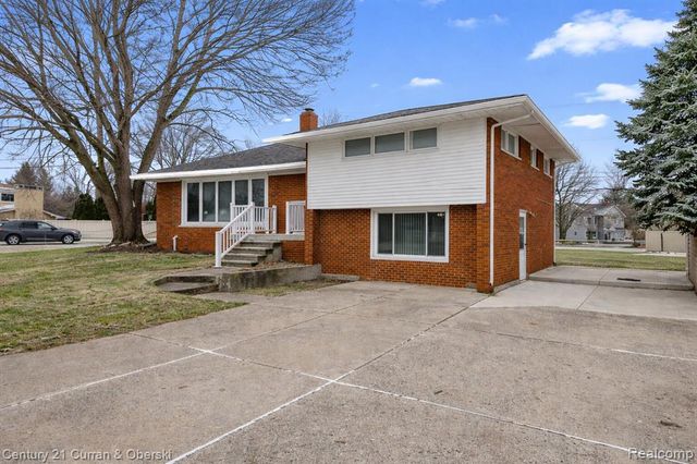 30631 Bayview Drive, Gibraltar, MI 48173
