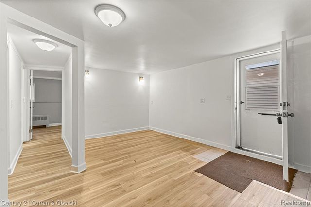 30631 Bayview Drive, Gibraltar, MI 48173