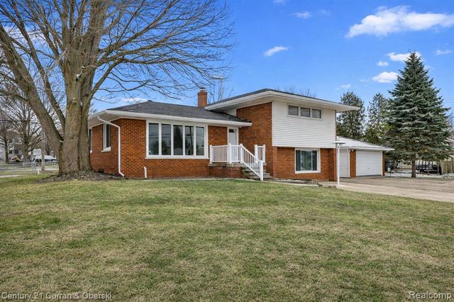 30631 Bayview Drive, Gibraltar, MI 48173