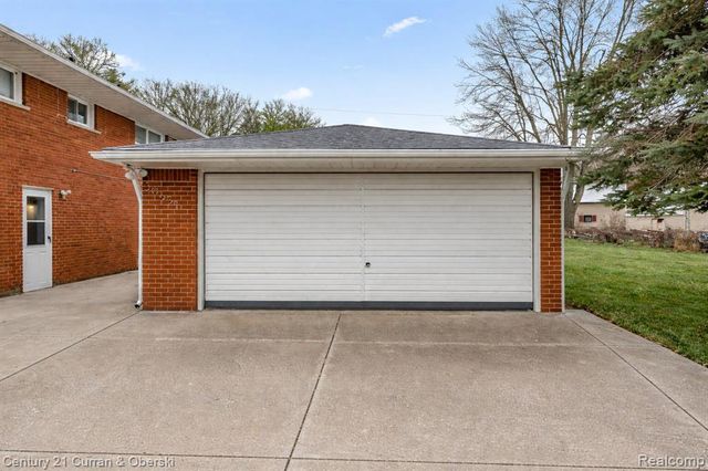 30631 Bayview Drive, Gibraltar, MI 48173