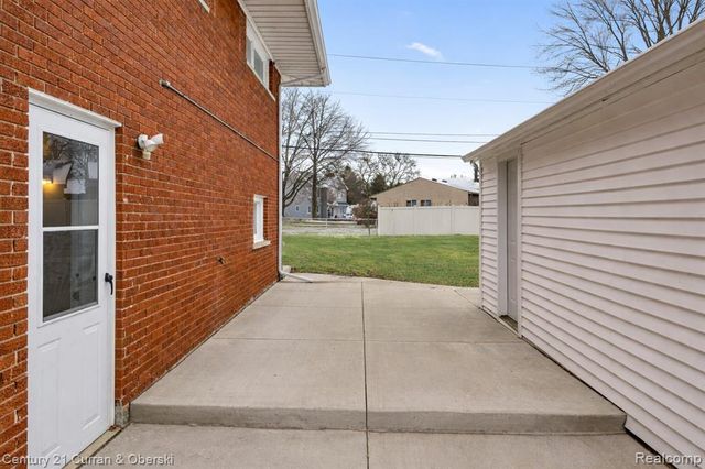 30631 Bayview Drive, Gibraltar, MI 48173