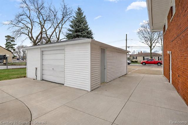 30631 Bayview Drive, Gibraltar, MI 48173