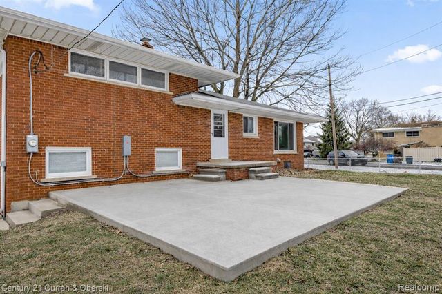 30631 Bayview Drive, Gibraltar, MI 48173