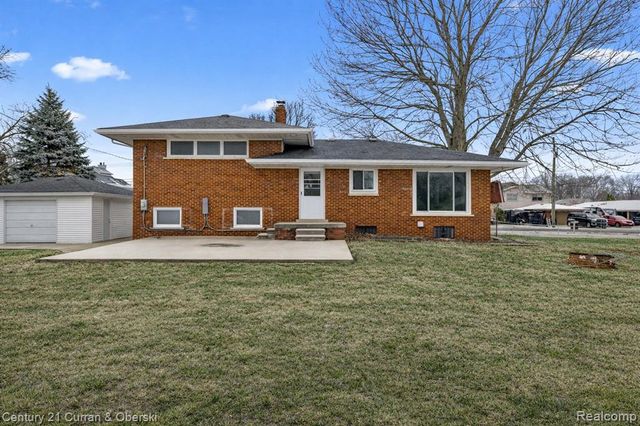 30631 Bayview Drive, Gibraltar, MI 48173