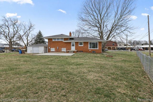 30631 Bayview Drive, Gibraltar, MI 48173